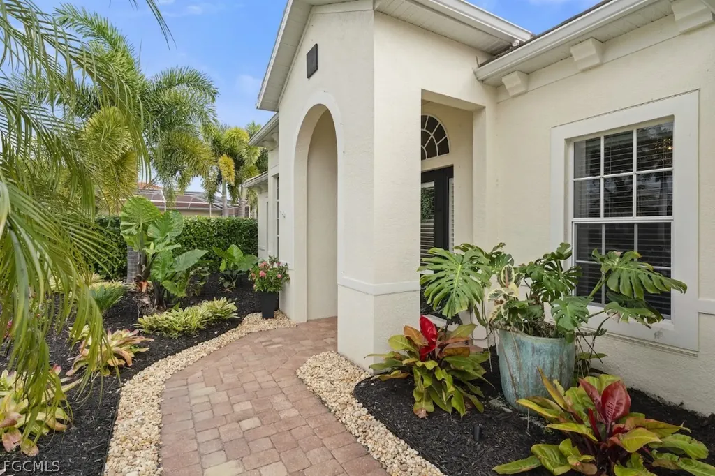2648 Fairmont Isle Circle Cape Coral FL 33991