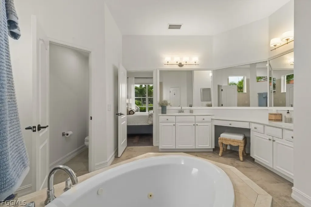 2648 Fairmont Isle Circle Cape Coral FL 33991