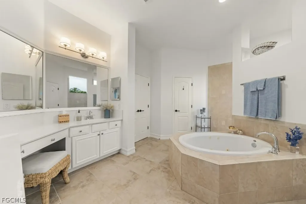 2648 Fairmont Isle Circle Cape Coral FL 33991