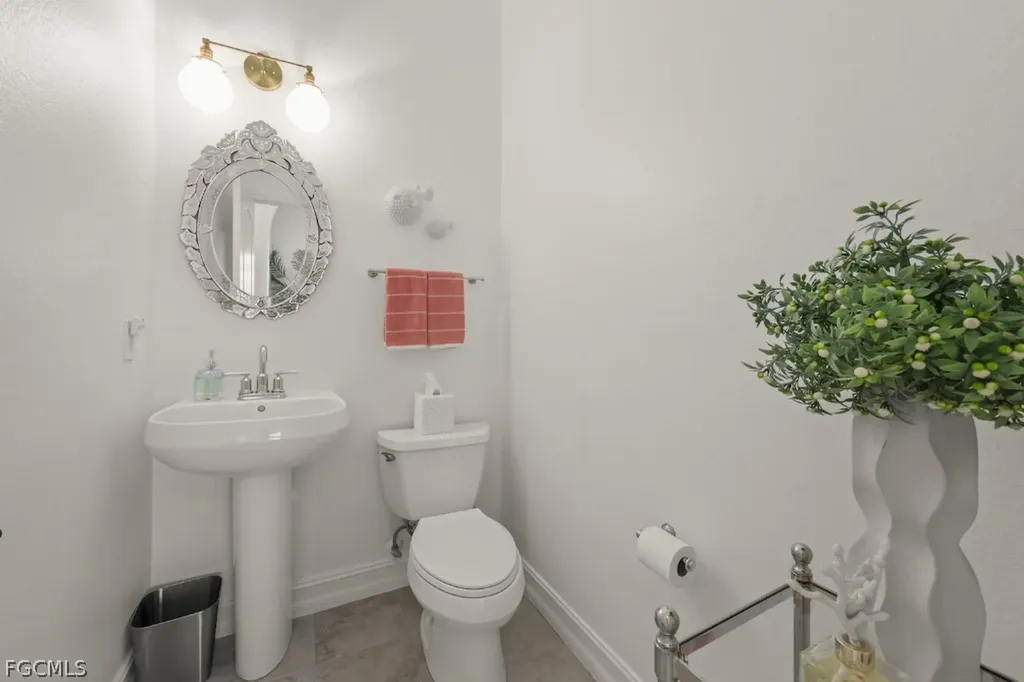2648 Fairmont Isle Circle Cape Coral FL 33991