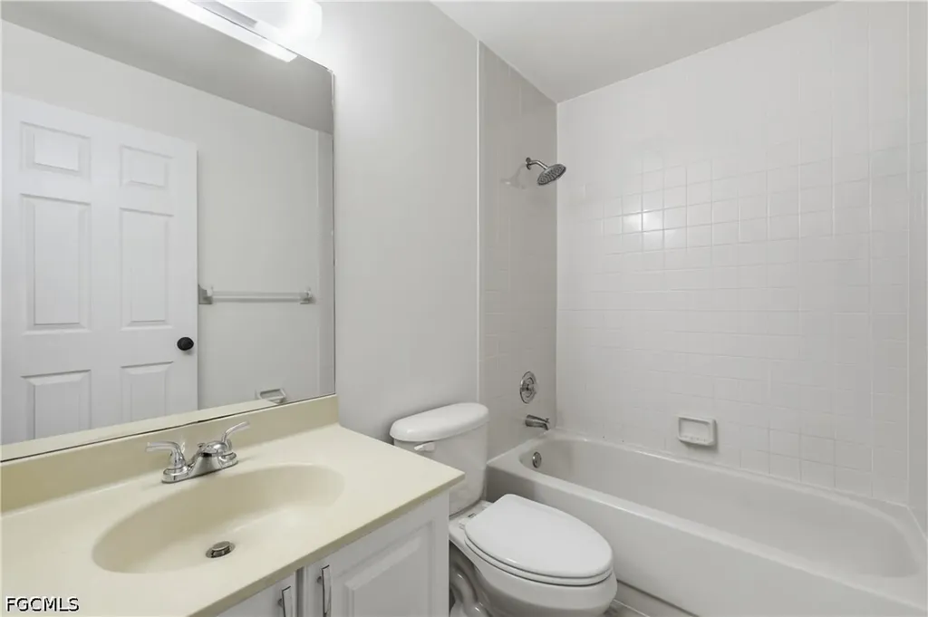 600 Squire Circle Naples FL 34104