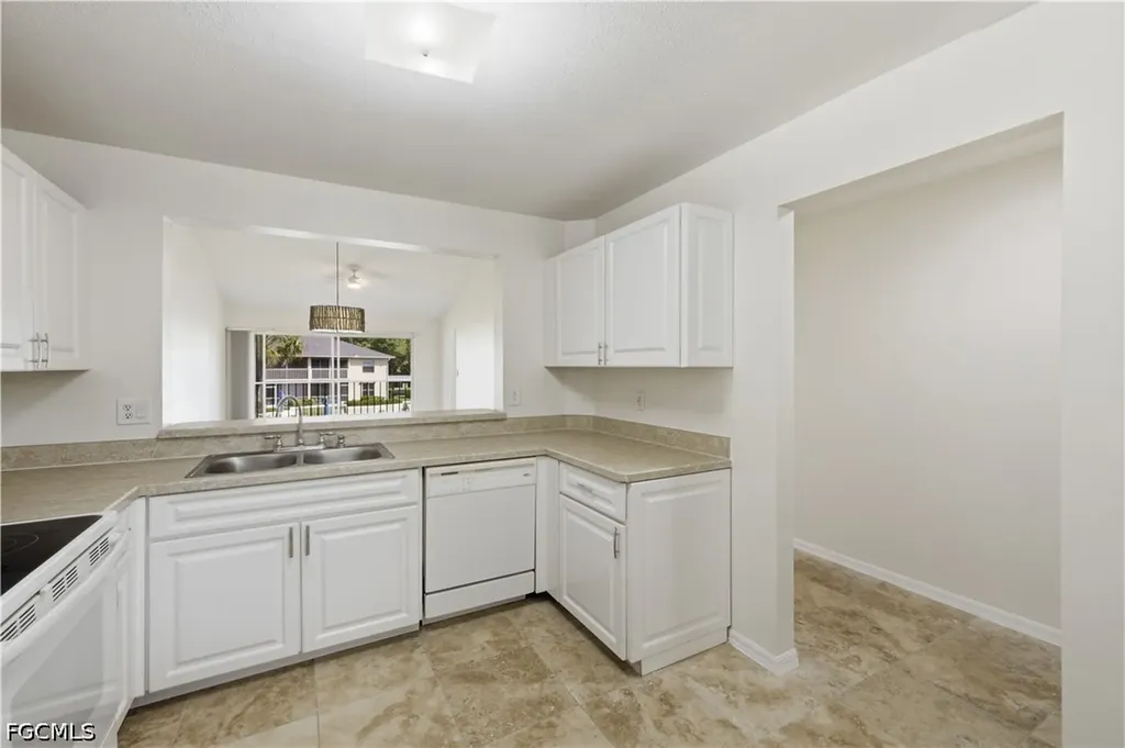 600 Squire Circle Naples FL 34104