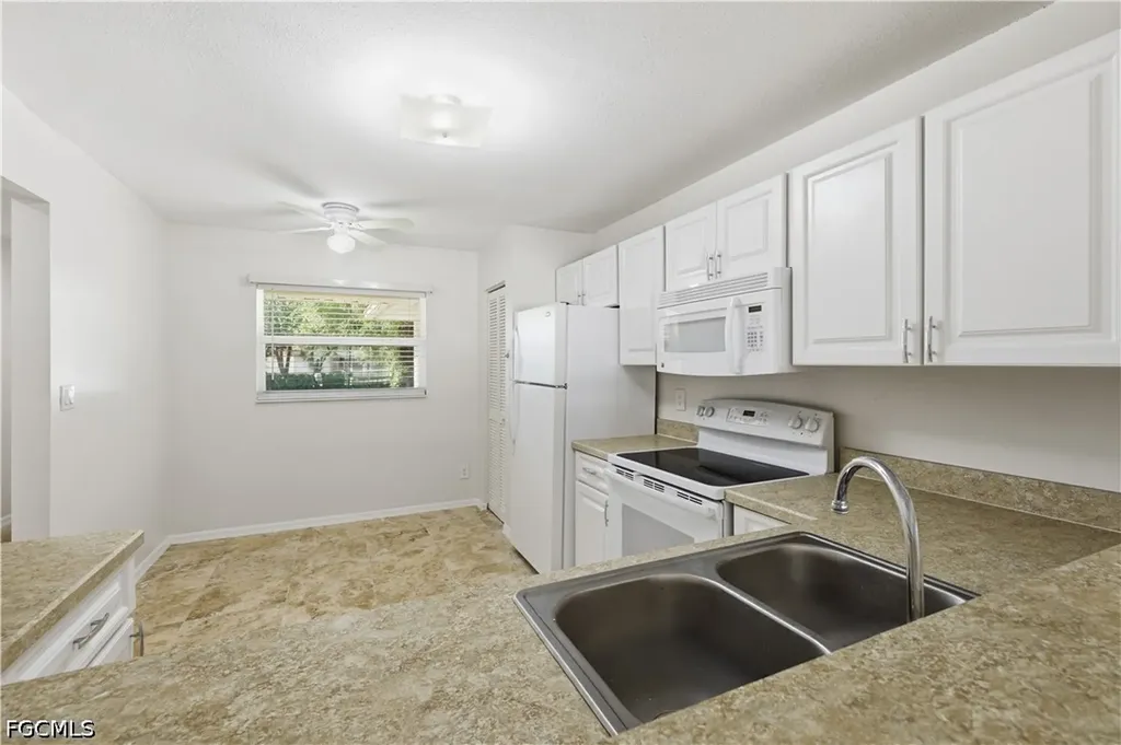 600 Squire Circle Naples FL 34104