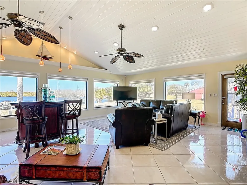 1090 River Run Labelle FL 33935