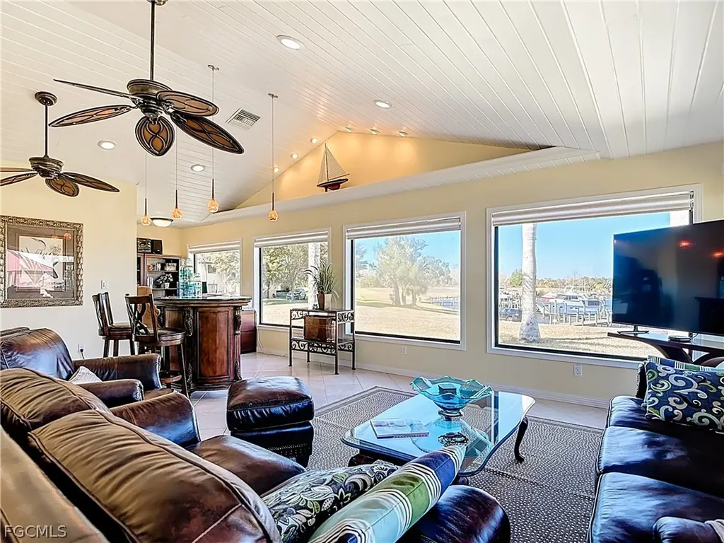 1090 River Run Labelle FL 33935