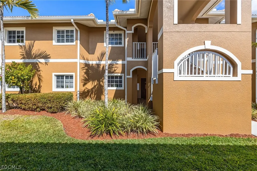 1113 Winding Pines Circle Cape Coral FL 33909
