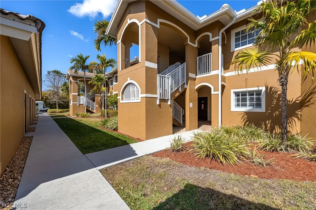 1113 Winding Pines Circle Cape Coral FL 33909