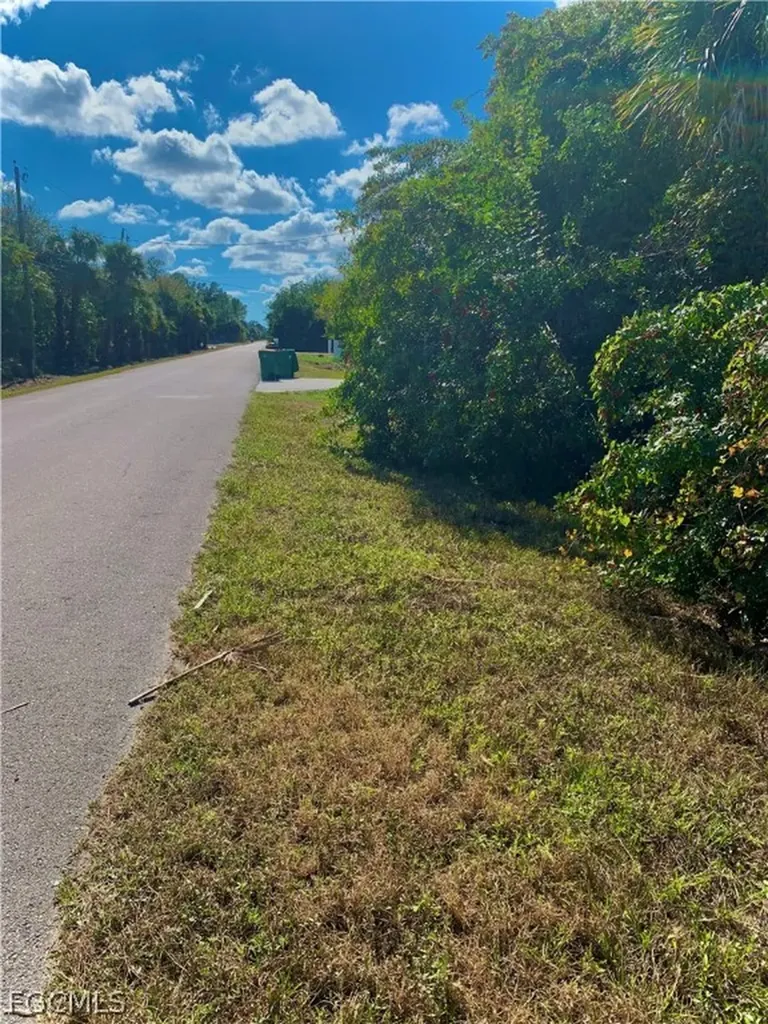569 22nd Street NE Naples FL 34120