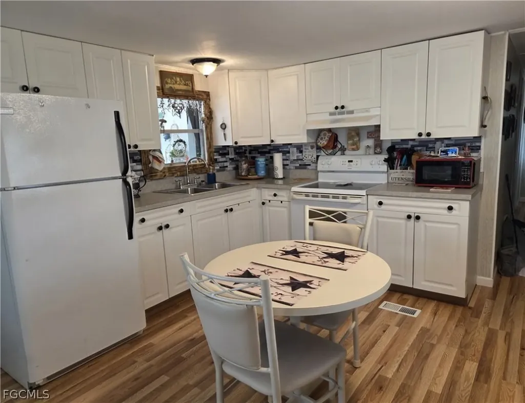 881 Homestead Drive North Fort Myers FL 33917