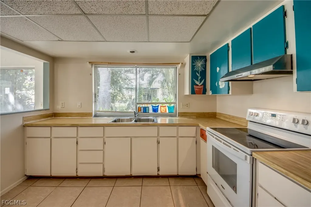 1384 Sourwood Court North Fort Myers FL 33917