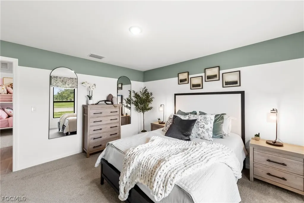 909 NE 4th Place Cape Coral FL 33909