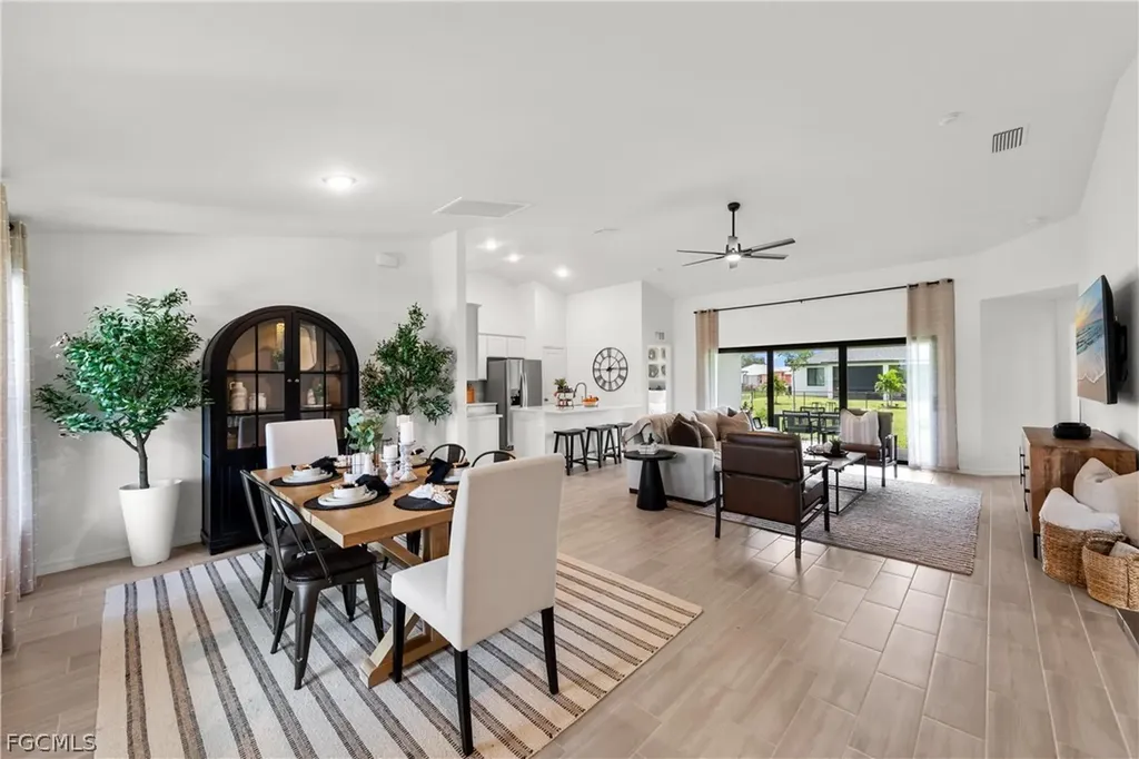 909 NE 4th Place Cape Coral FL 33909