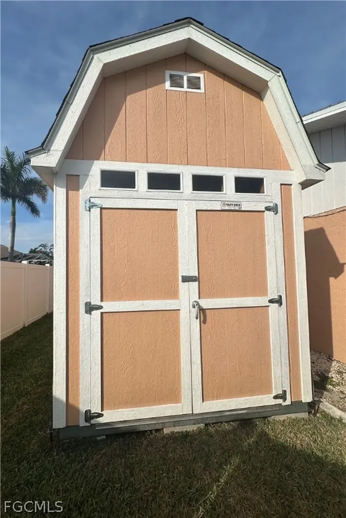 2726 SE 24th Court Cape Coral FL 33904