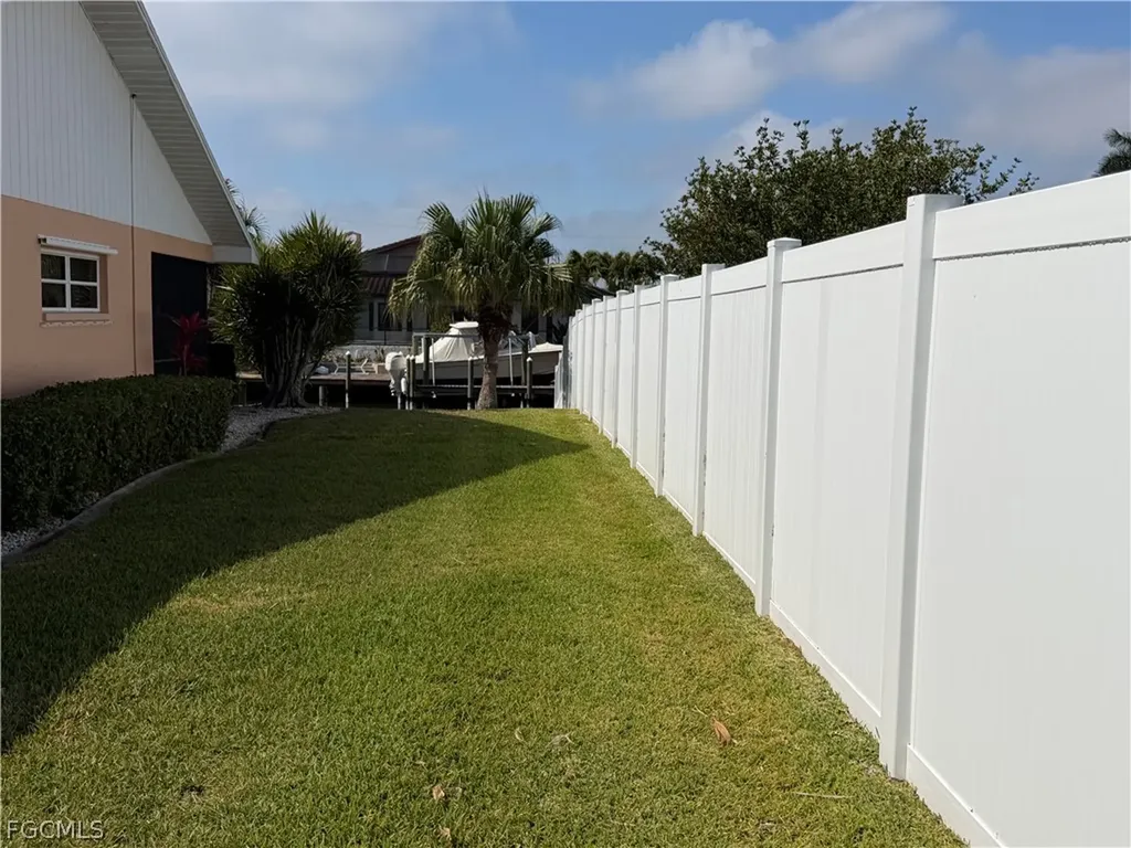 2726 SE 24th Court Cape Coral FL 33904