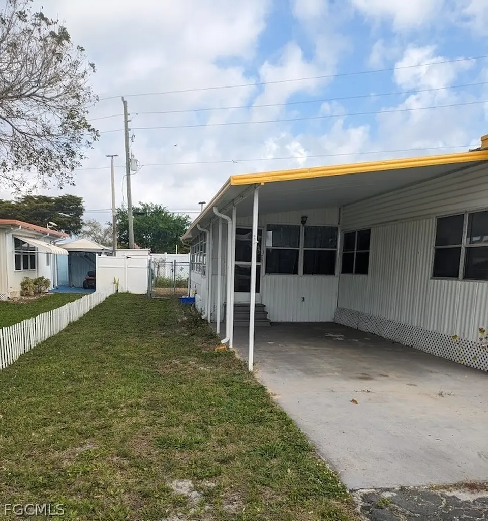 3834 Unique Circle Fort Myers FL 33908