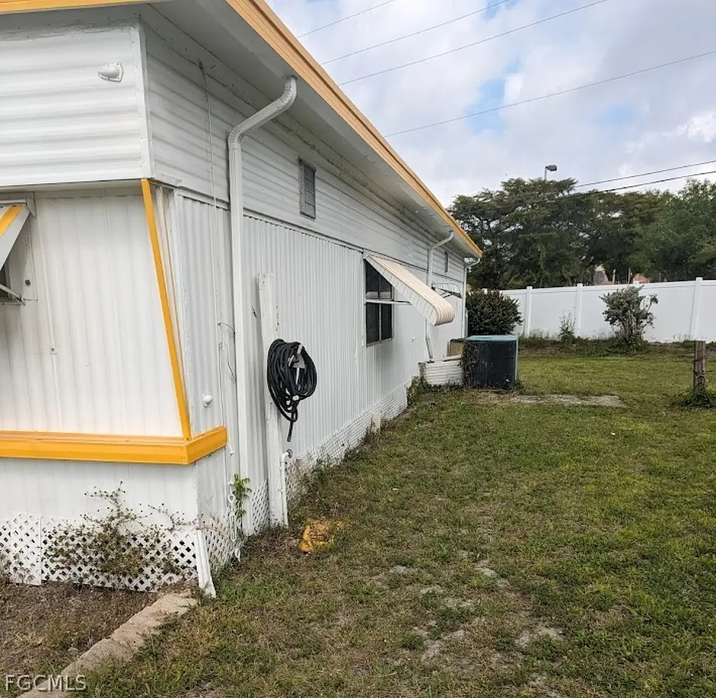 3834 Unique Circle Fort Myers FL 33908