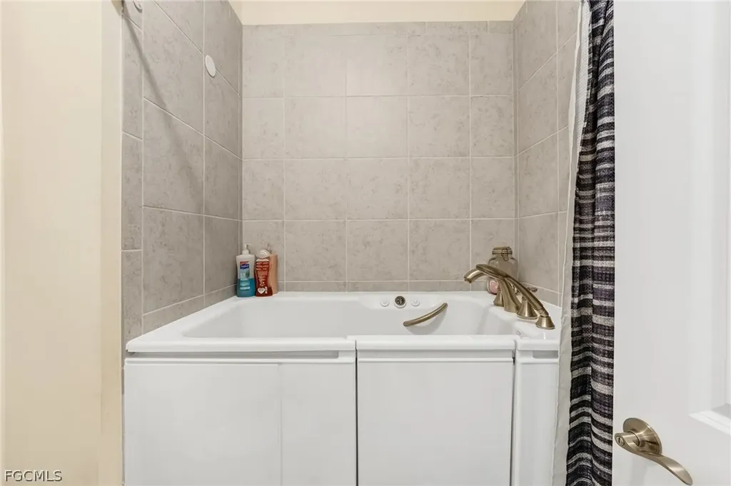2995 Amblewind Drive Fort Myers FL 33905