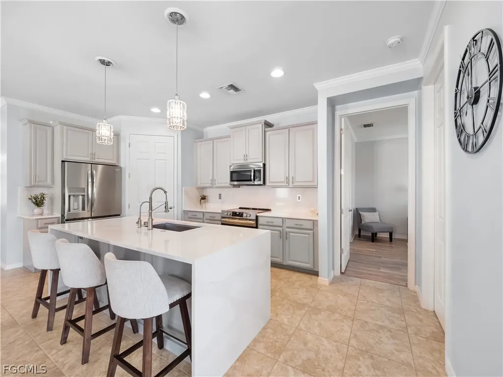 3280 Royal Gardens Avenue Fort Myers FL 33916