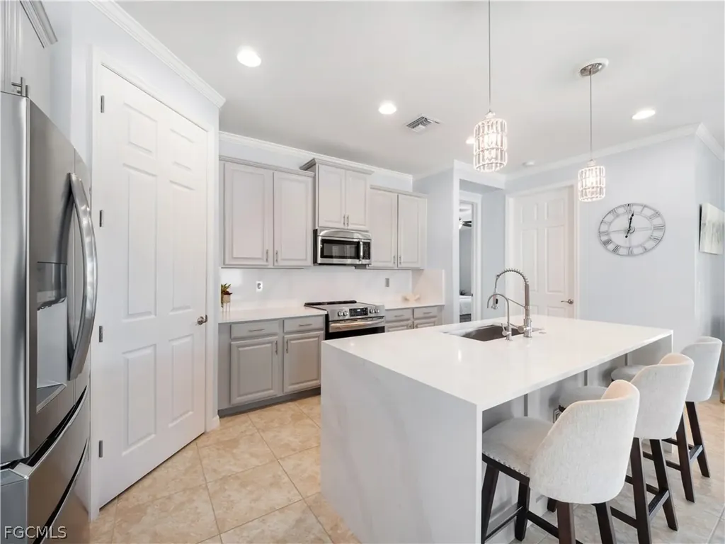 3280 Royal Gardens Avenue Fort Myers FL 33916