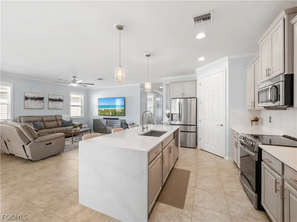 3280 Royal Gardens Avenue Fort Myers FL 33916