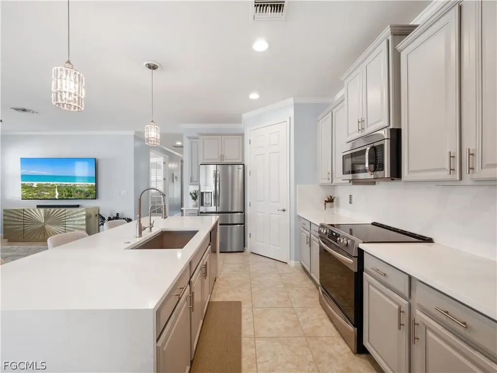 3280 Royal Gardens Avenue Fort Myers FL 33916