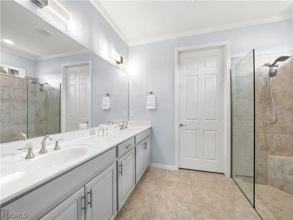 3280 Royal Gardens Avenue Fort Myers FL 33916