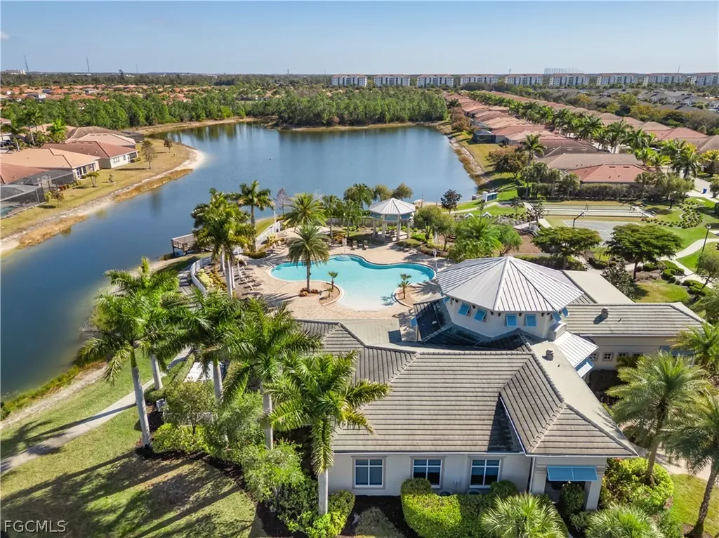3280 Royal Gardens Avenue Fort Myers FL 33916