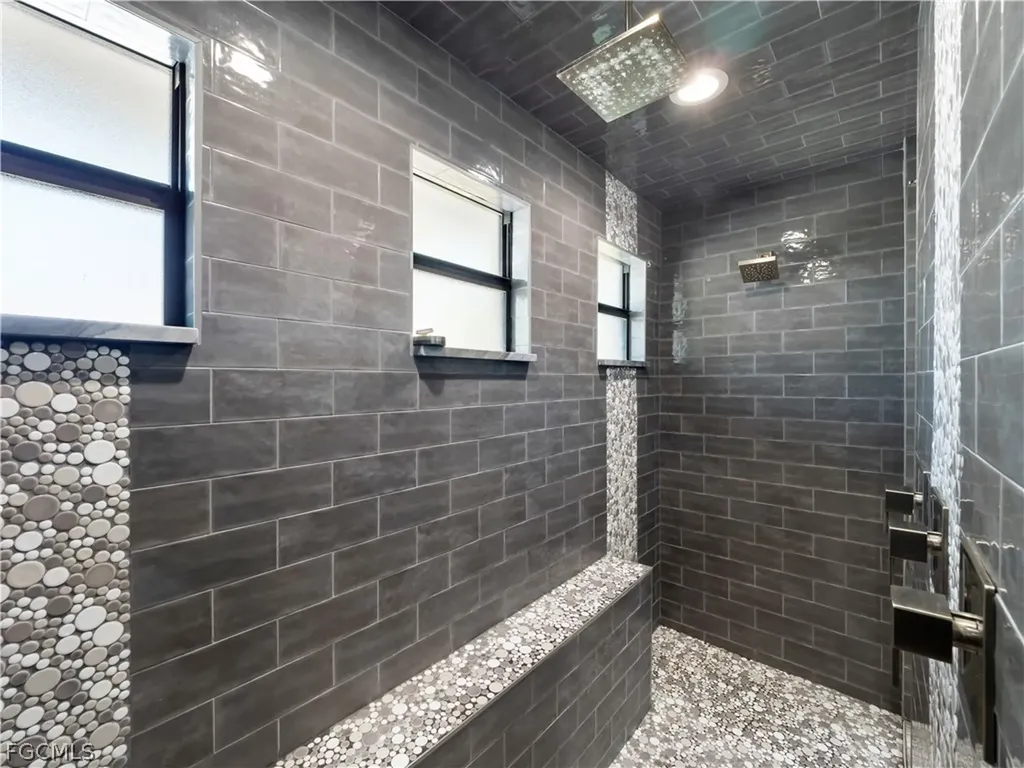 1912 SE 33rd Terrace Cape Coral FL 33904