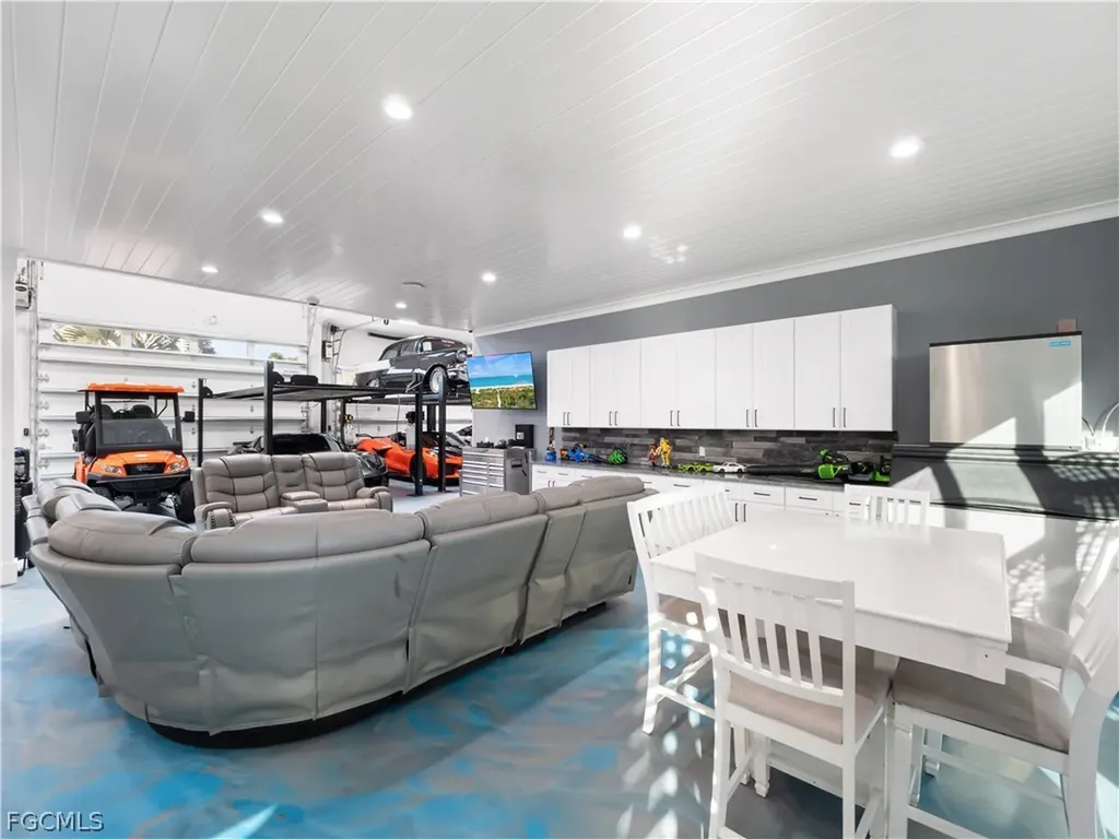 1912 SE 33rd Terrace Cape Coral FL 33904