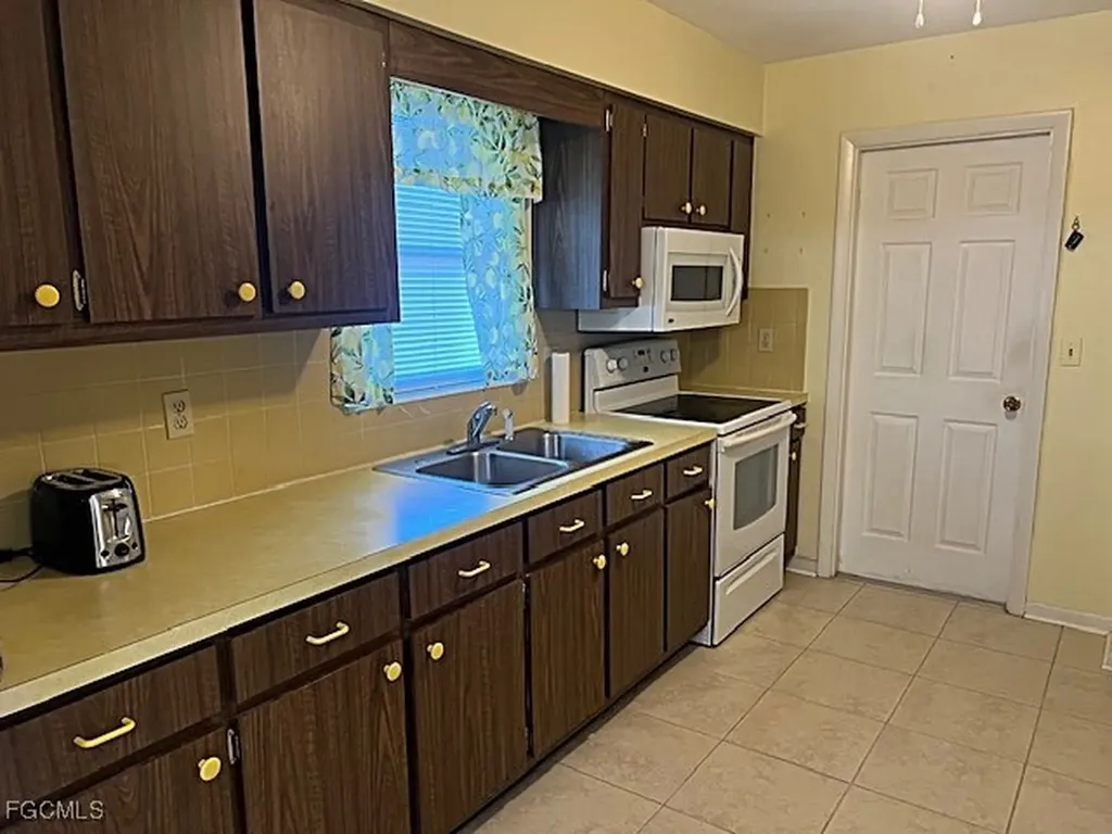 514 Pennview Avenue Lehigh Acres FL 33936