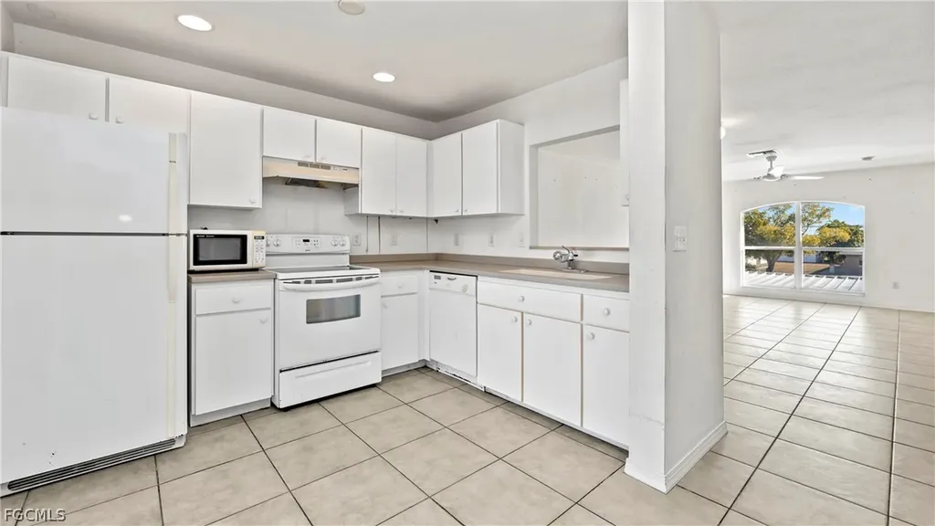 4520 Skyline Boulevard Cape Coral FL 33914
