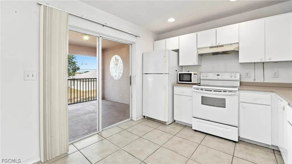 4520 Skyline Boulevard Cape Coral FL 33914