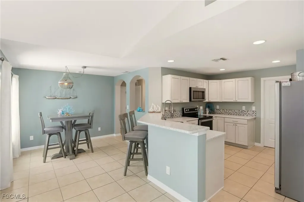 4306 NE 20th Place Cape Coral FL 33909