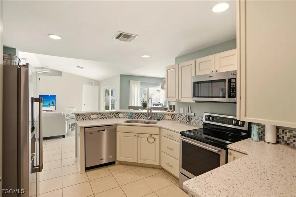 4306 NE 20th Place Cape Coral FL 33909