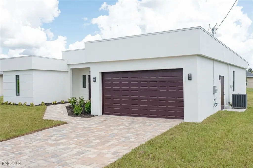 19 NW 14th Place Cape Coral FL 33993