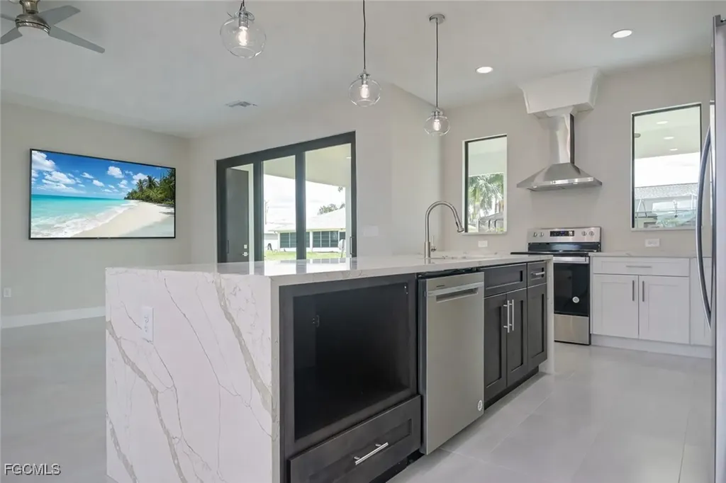 19 NW 14th Place Cape Coral FL 33993