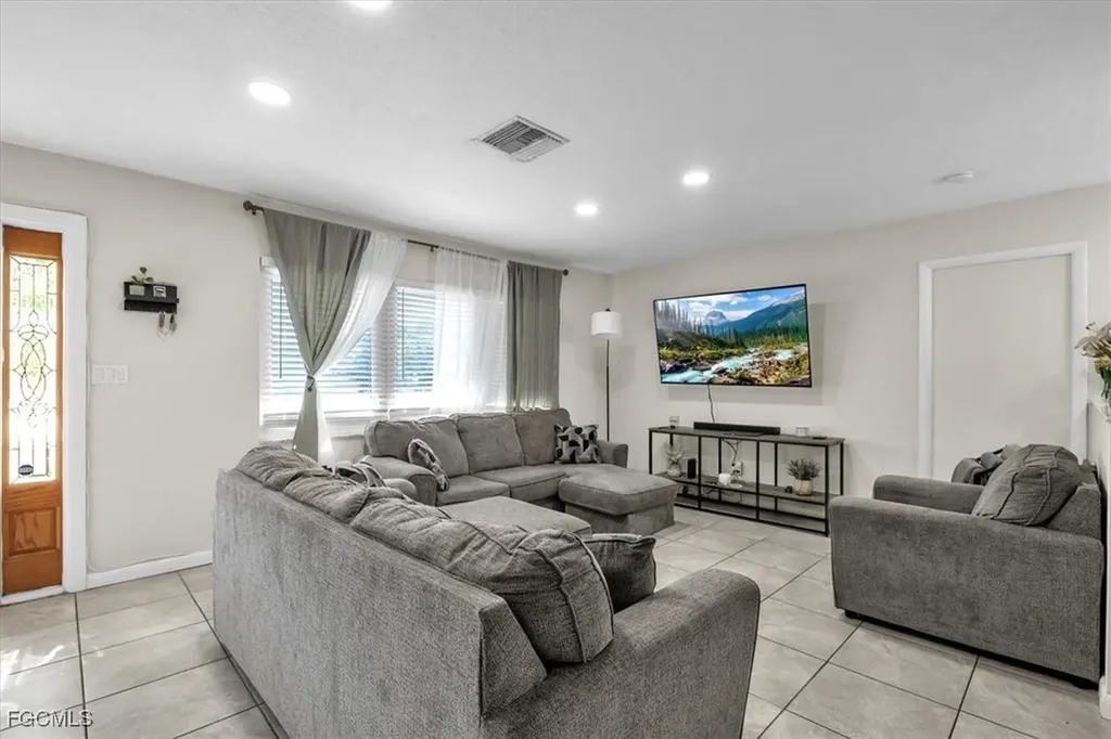 323 Hollywood Street Lehigh Acres FL 33936