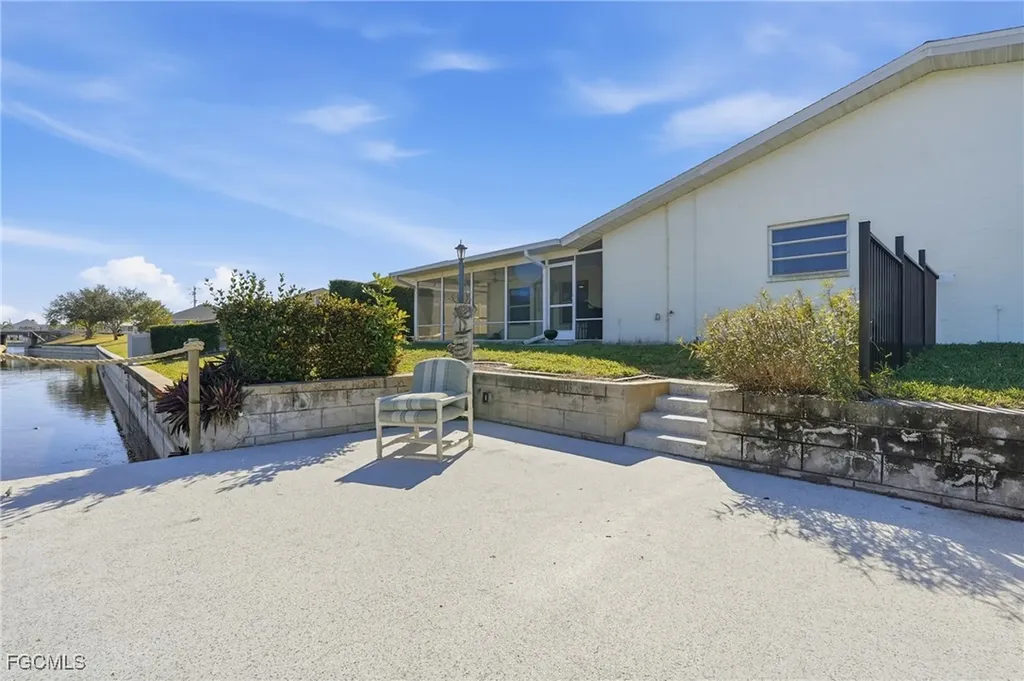703 SE 7th Street Cape Coral FL 33990