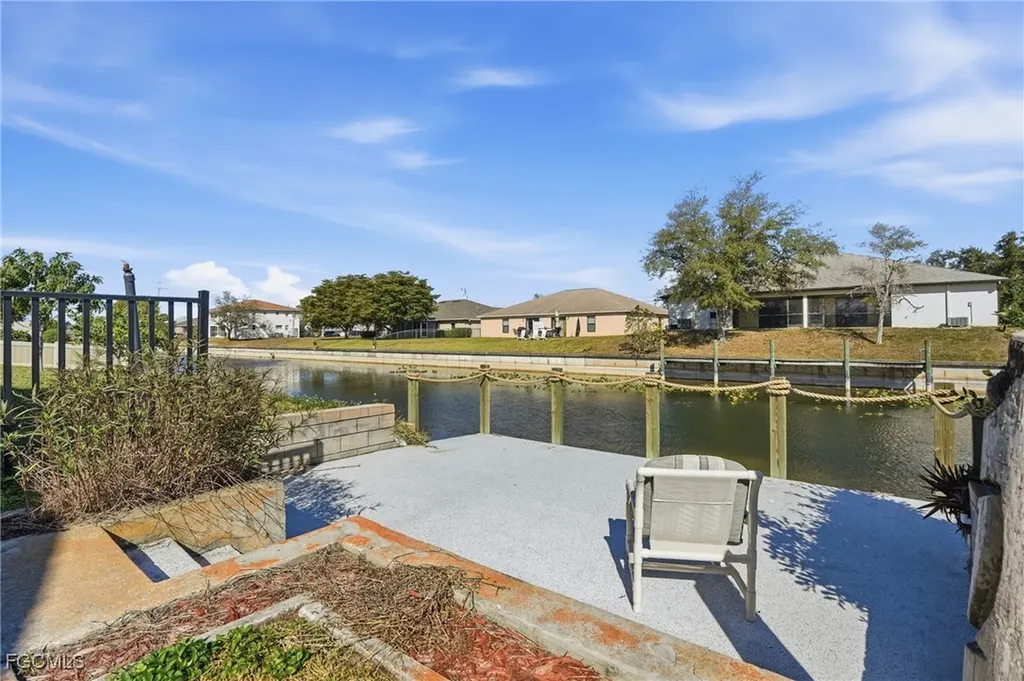 703 SE 7th Street Cape Coral FL 33990