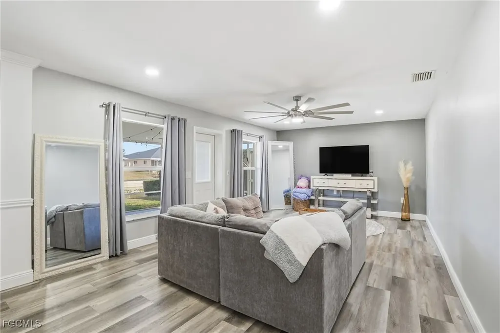 703 SE 7th Street Cape Coral FL 33990