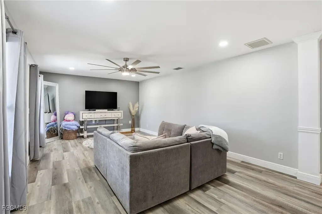 703 SE 7th Street Cape Coral FL 33990