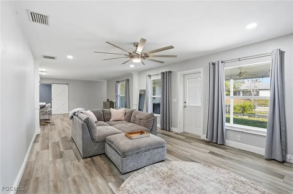 703 SE 7th Street Cape Coral FL 33990