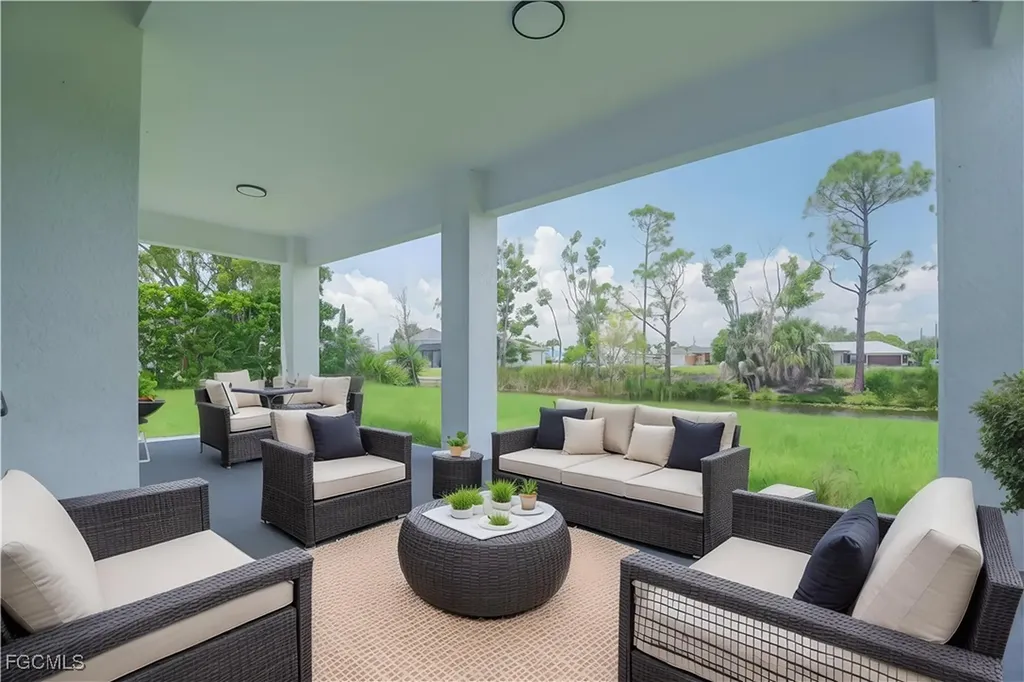 1014 SW 8th Place Cape Coral FL 33991