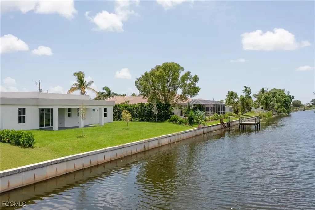 1014 SW 8th Place Cape Coral FL 33991