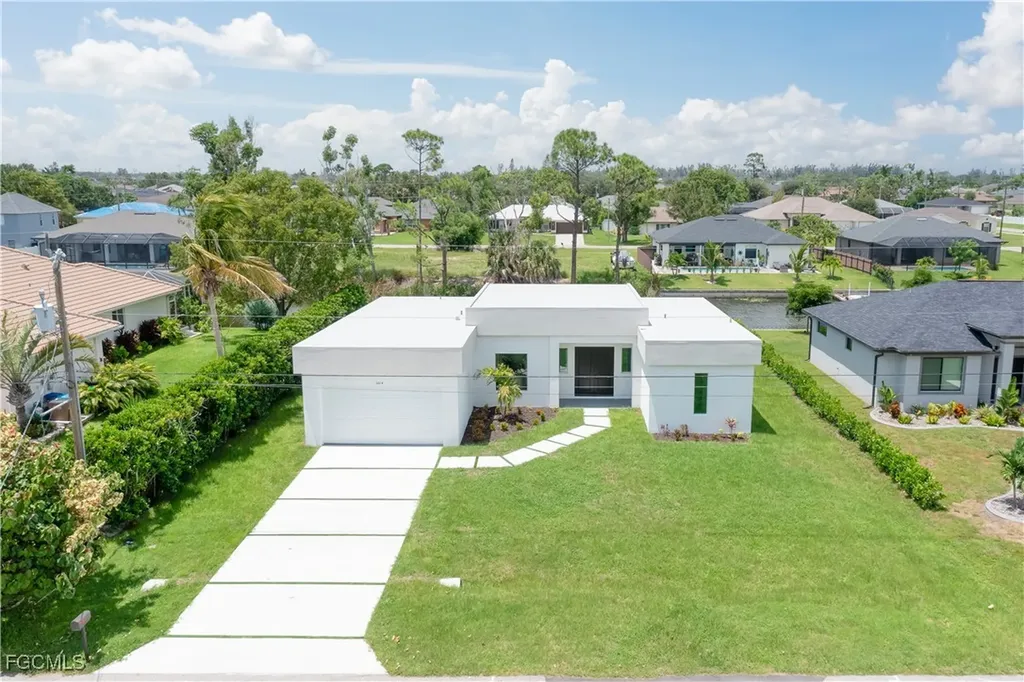 1014 SW 8th Place Cape Coral FL 33991