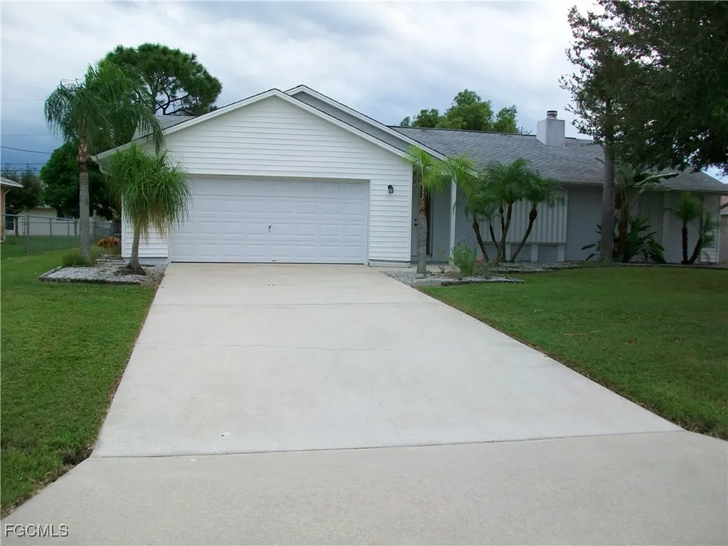 1040 SE 4th Street Cape Coral FL 33990