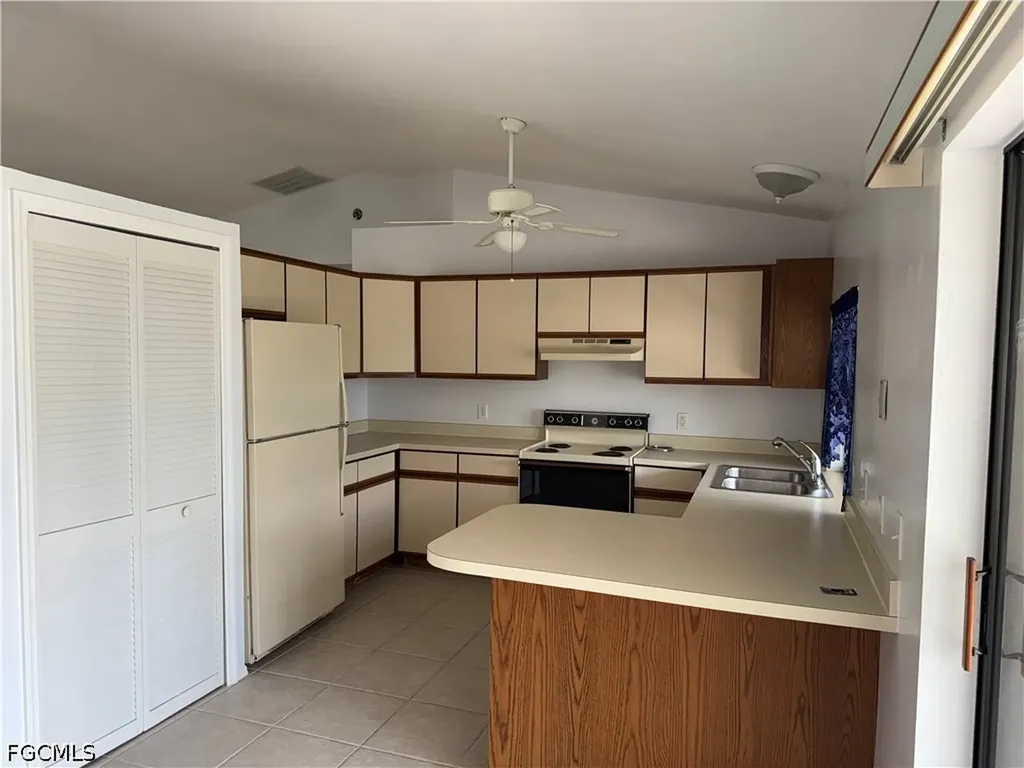 1040 SE 4th Street Cape Coral FL 33990
