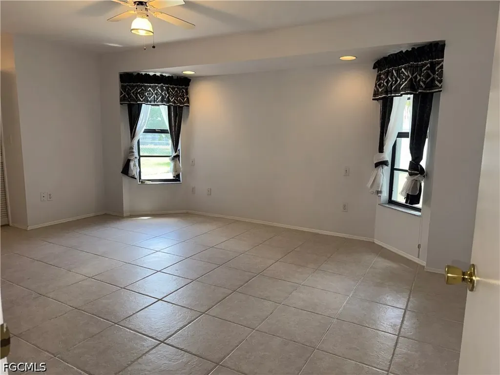 1040 SE 4th Street Cape Coral FL 33990