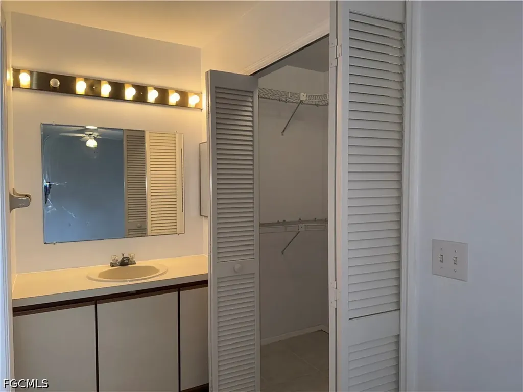 1040 SE 4th Street Cape Coral FL 33990