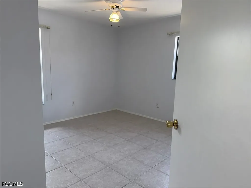 1040 SE 4th Street Cape Coral FL 33990
